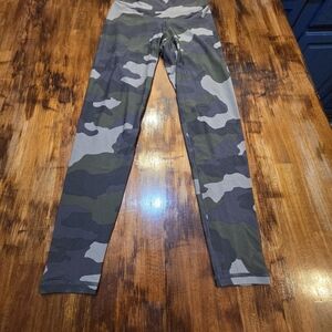 Aerie Real Me Camouflage Leggings - Green and Gray